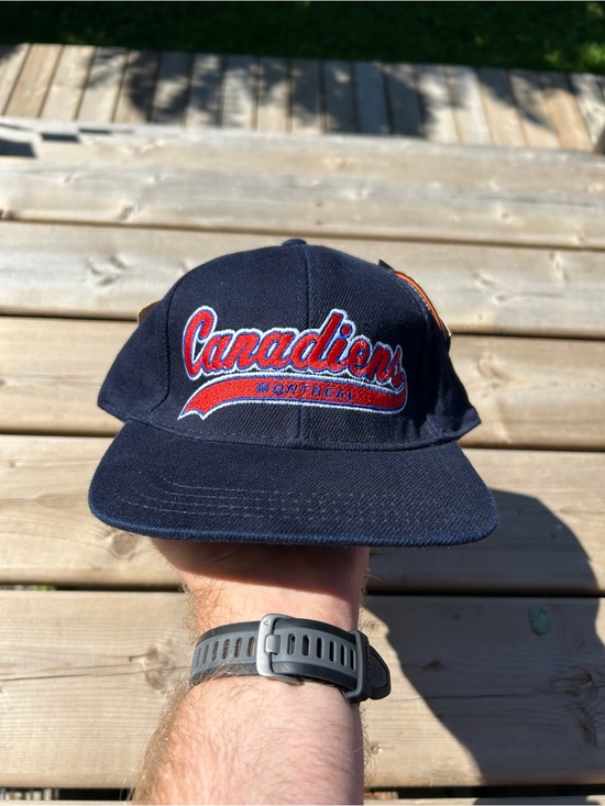 STARTER Other - STARTER Navy NHL Montreal Canadiens Script Snapback Vintage with Red Logo NWT